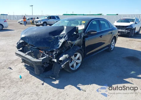 2012 Volkswagen Passat 2.5L Se z USA, uszkodzony, nr VIN 1VWBH7A35CC040576